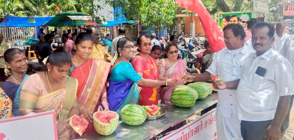 தூத்துக்குடி எச்.எம்.எஸ். சங்கம் சார்பில் தர்பூசணி வழங்கல் 